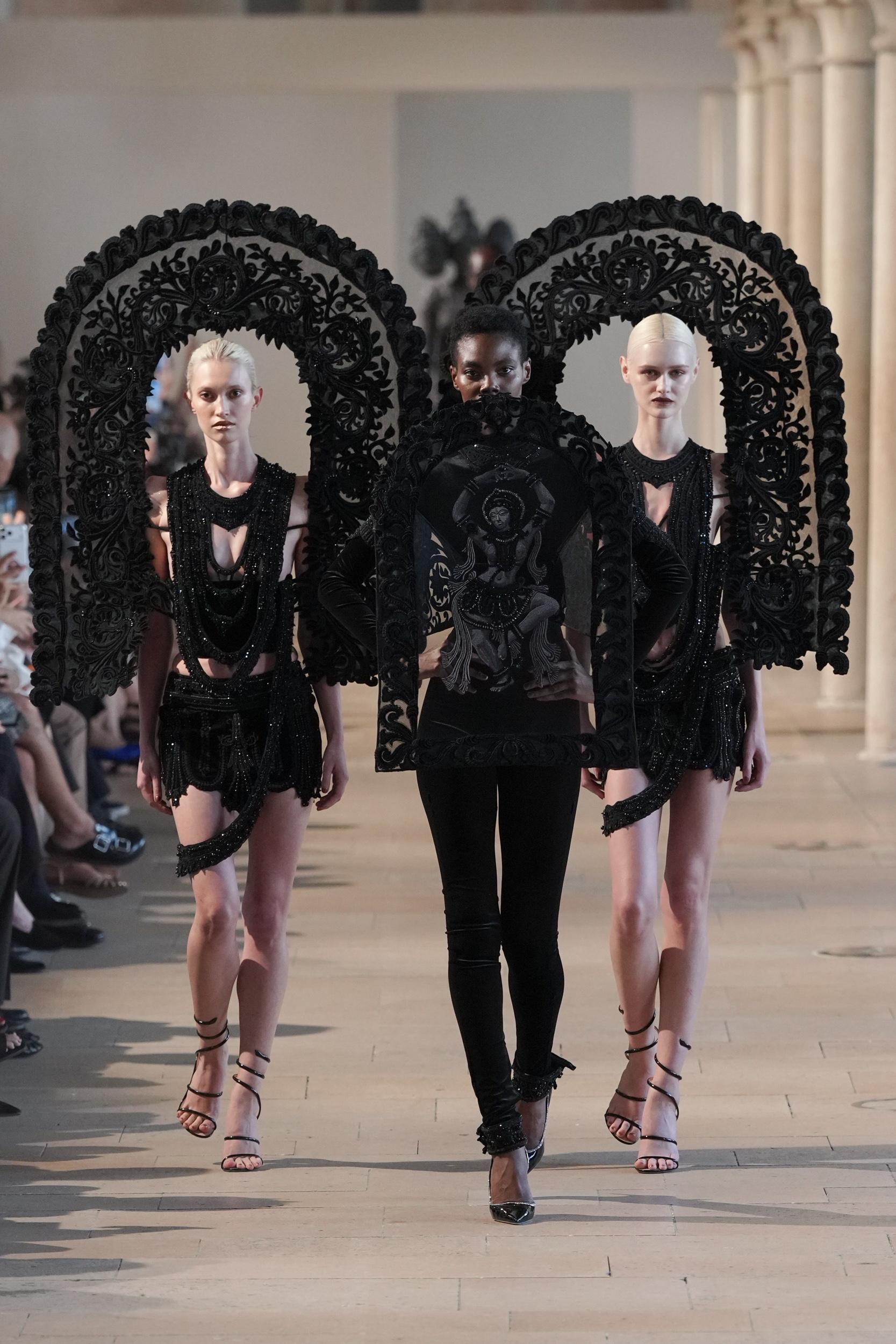Défilé - Rahul Mishra - Couture Automne-Hiver 26-27